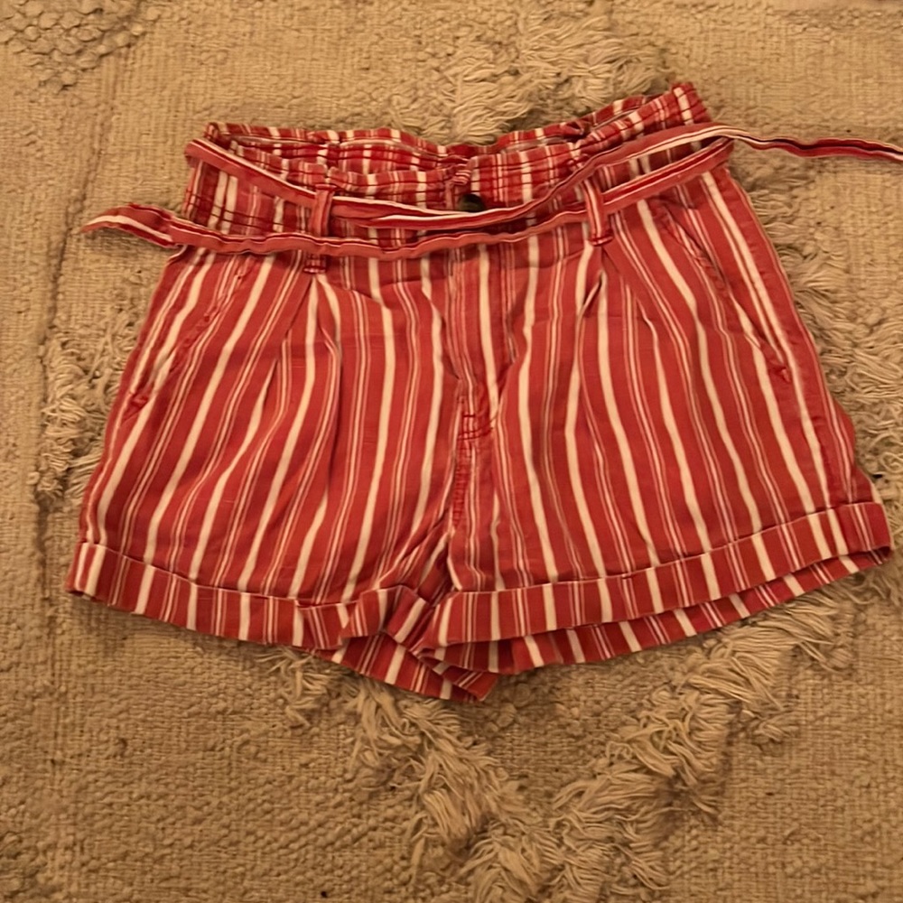 american eagle red and white shorts
